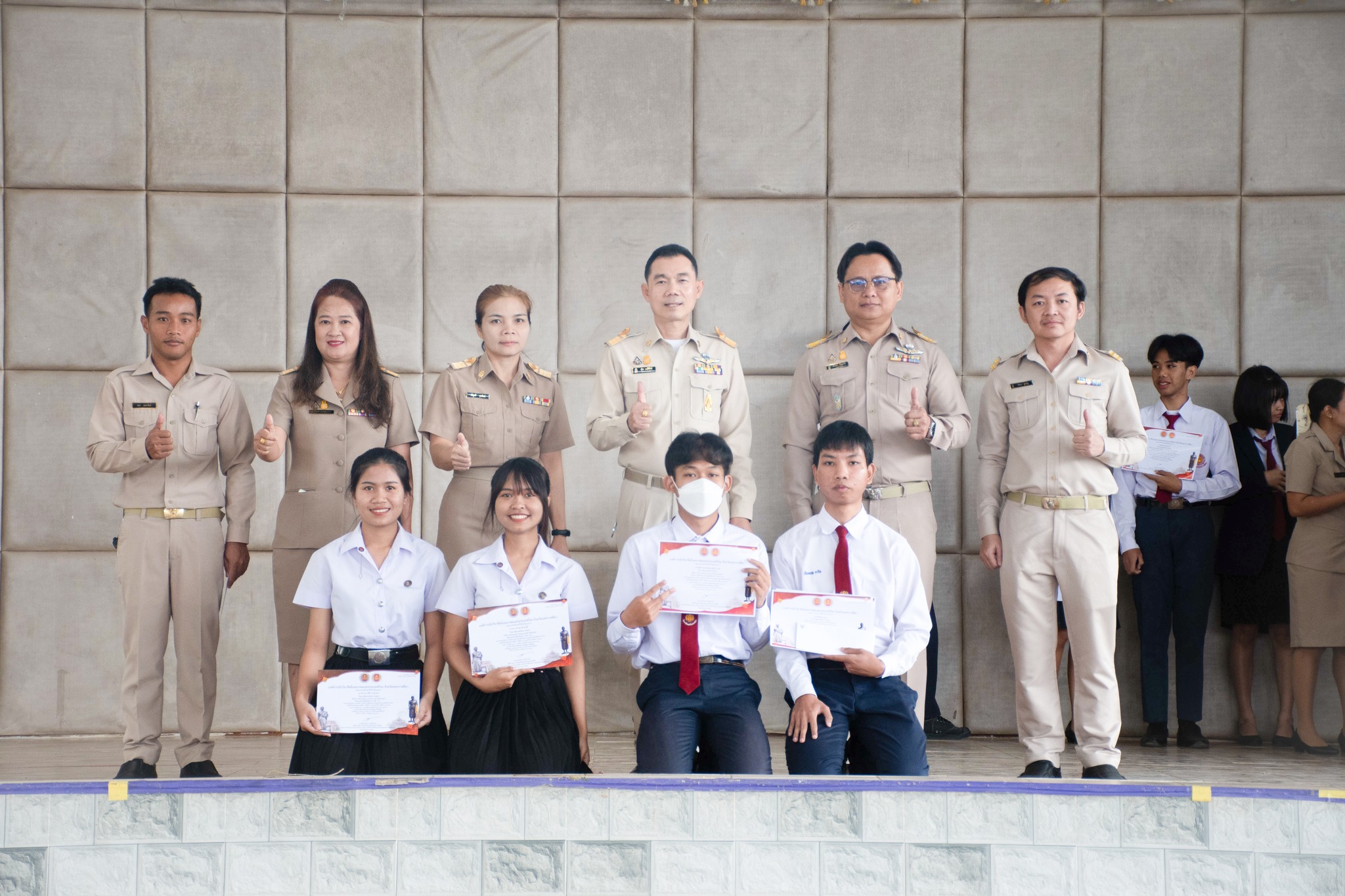 พิธีมอบรางวัลและเกียรติบัตร แก่นักเรียน นักศึกษา และครูผู้ฝึกสอนที่ได้รับรางวัลการแข่งขันทักษะวิชาชีพ ทักษะวิชาชีพพื้นฐาน ระดับจังหวัดนครราชสีมา